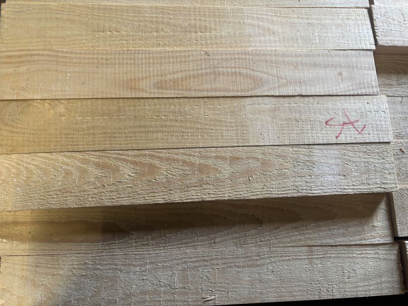 Fryzy sosnowe bezsęczne w grubości 25mm, listewki, graniaki